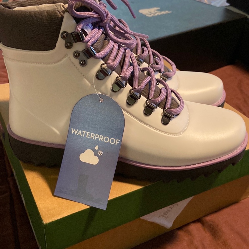 Waterproof Bootie by Jambi Brand. NWT! - Picture 10 of 16